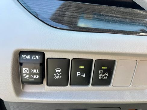 Used 2017 Toyota Sienna XLE w/ XLE Navigation Package AWD/4WD image 21