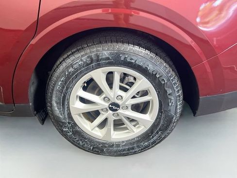 Used 2024 Kia Carnival LX FWD image 24