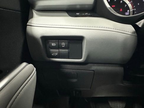 Used 2025 Toyota Highlander XLE image 17