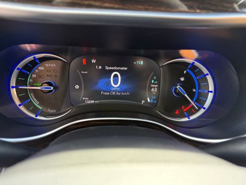 Used 2023 Chrysler Pacifica Pinnacle FWD image 15