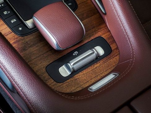 Used 2024 Mercedes-Benz GLS 450 4MATIC image 27