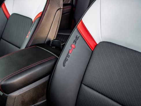 Used 2024 GMC Canyon AT4X image 32