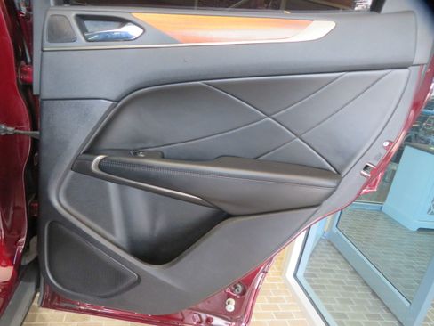 Used 2018 Lincoln MKC Reserve w/ Lincoln MKC Climate Package image 21