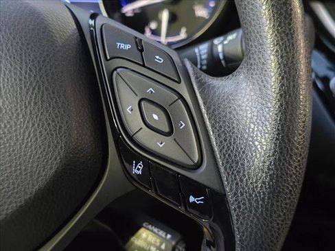 Used 2020 Toyota C-HR LE FWD image 13
