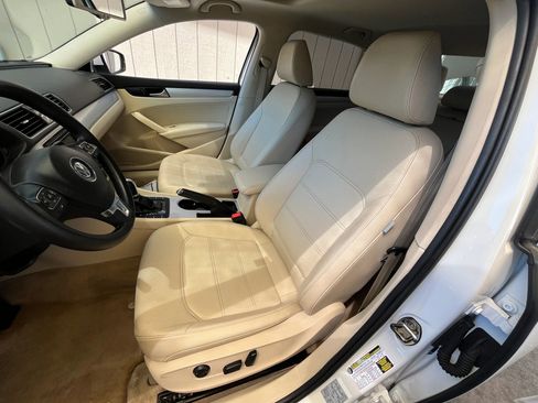 Used 2013 Volkswagen Passat TDI SE image 11