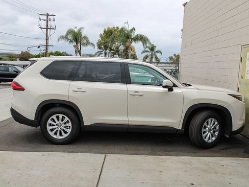 Certified 2024 Toyota Grand Highlander AWD Hybrid image 17
