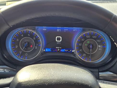 Used 2022 Chrysler 300 Touring L RWD image 19