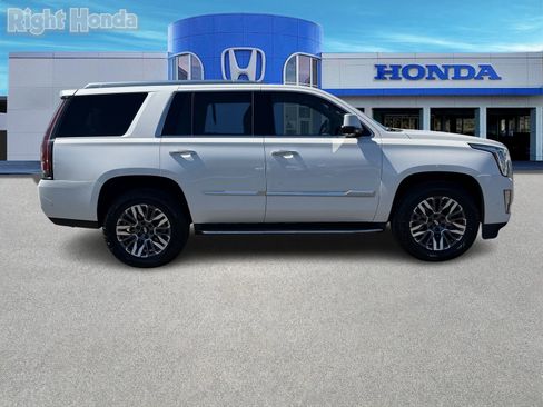 Used 2019 Cadillac Escalade Luxury image 8