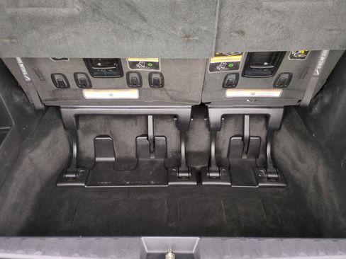 Used 2015 Toyota Sienna SE Premium image 36