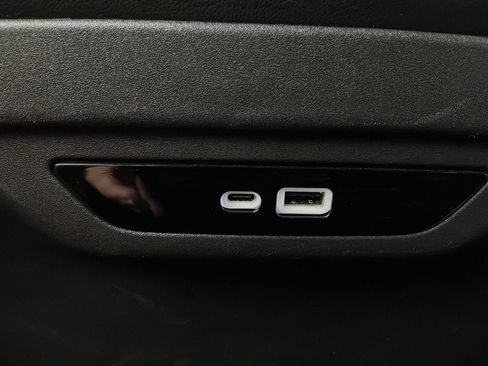 Used 2024 Chrysler Pacifica Touring-L FWD image 16