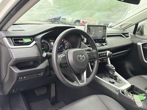 Used 2021 Toyota RAV4 XLE Premium AWD/4WD image 10