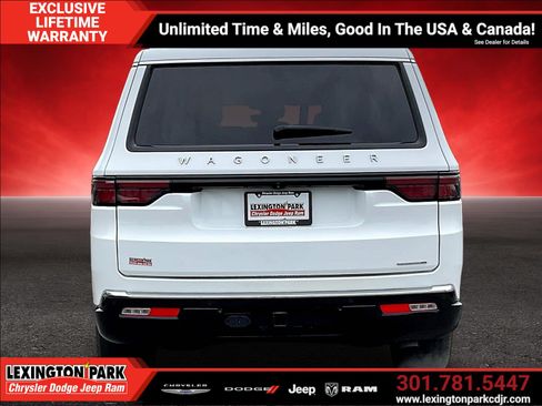 Used 2024 Jeep Wagoneer L Series II w/ Flexible Seating Group AWD/4WD image 6