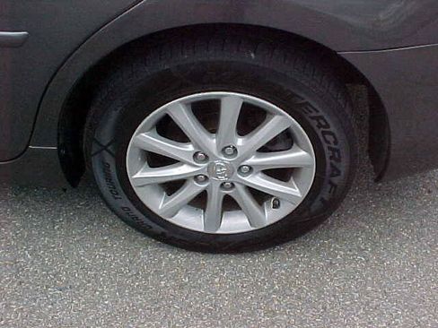 Used 2011 Toyota Camry XLE w/ SE/XLE Extra-Value Pkg FWD image 32