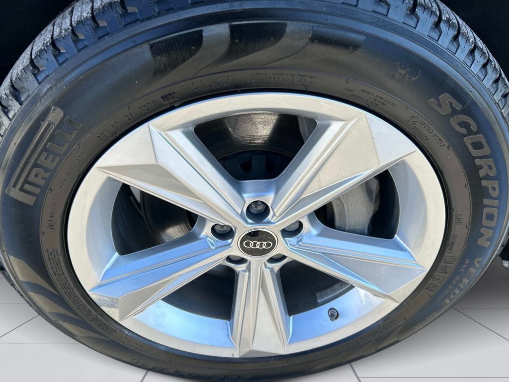 Used 2022 Audi Q7 3.0T Premium AWD/4WD image 9
