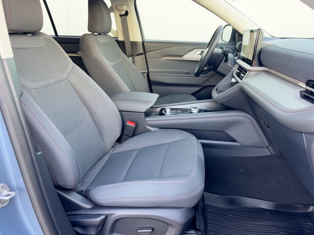 Used 2025 Ford Explorer Active RWD image 30