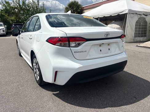 Used 2025 Toyota Corolla LE FWD image 5