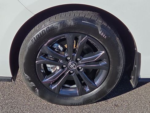 Certified 2024 Toyota Sienna XSE image 9