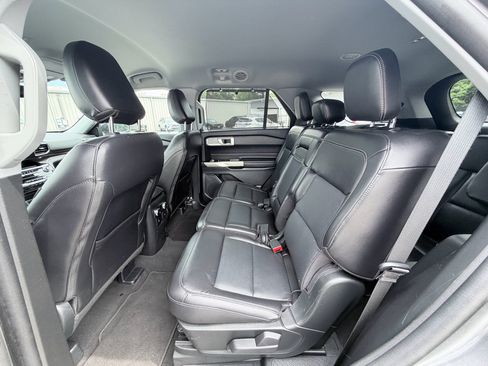 Used 2023 Ford Explorer Limited AWD/4WD image 28