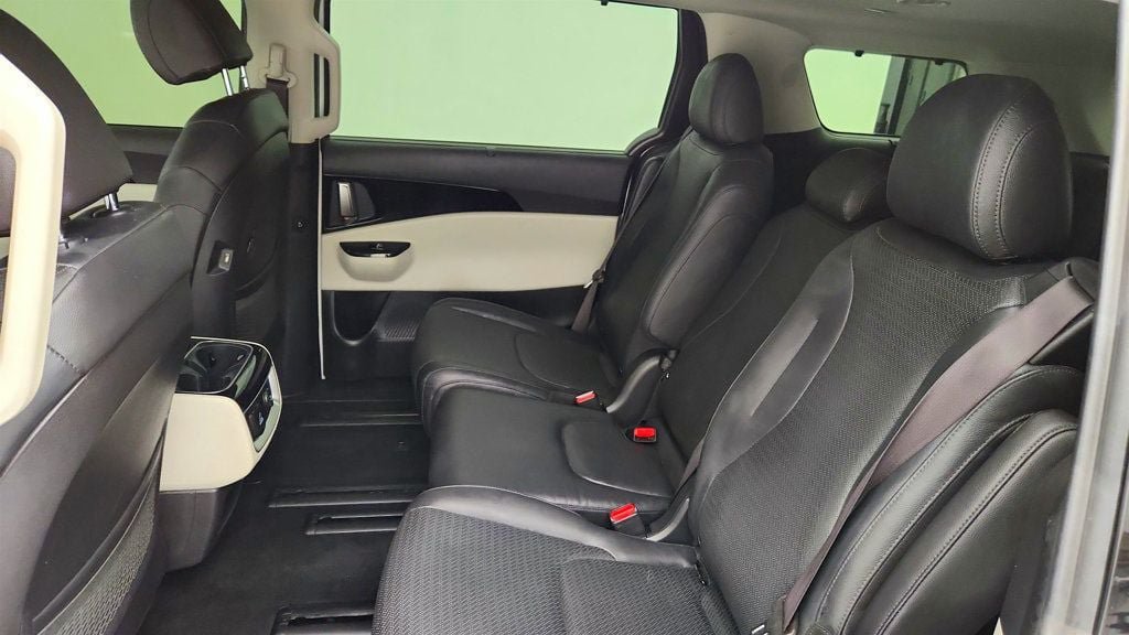 Used 2024 Kia Carnival SX Prestige FWD image 21