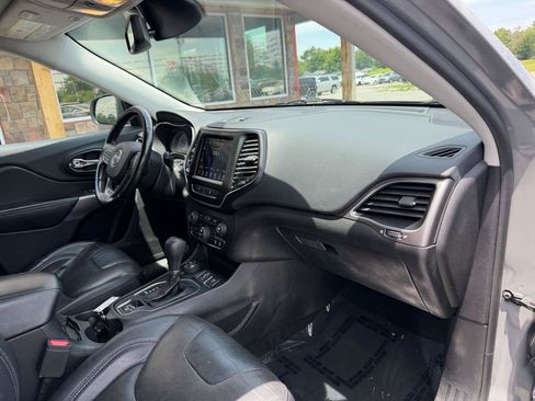 Used 2021 Jeep Cherokee Latitude Lux w/ Comfort/Convenience Group AWD/4WD image 21