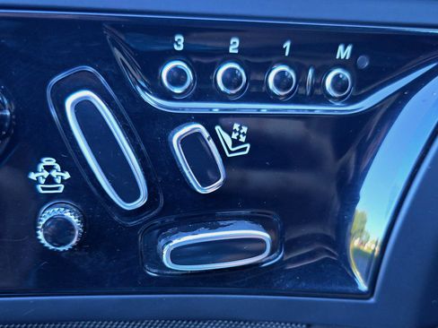 Used 2016 Jaguar F-TYPE R image 23