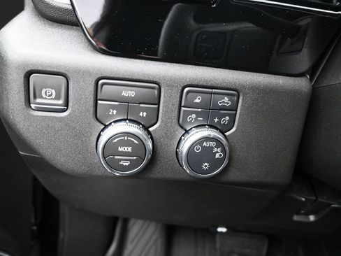 New 2026 GMC Sierra 1500 SLE w/ Preferred Package image 13