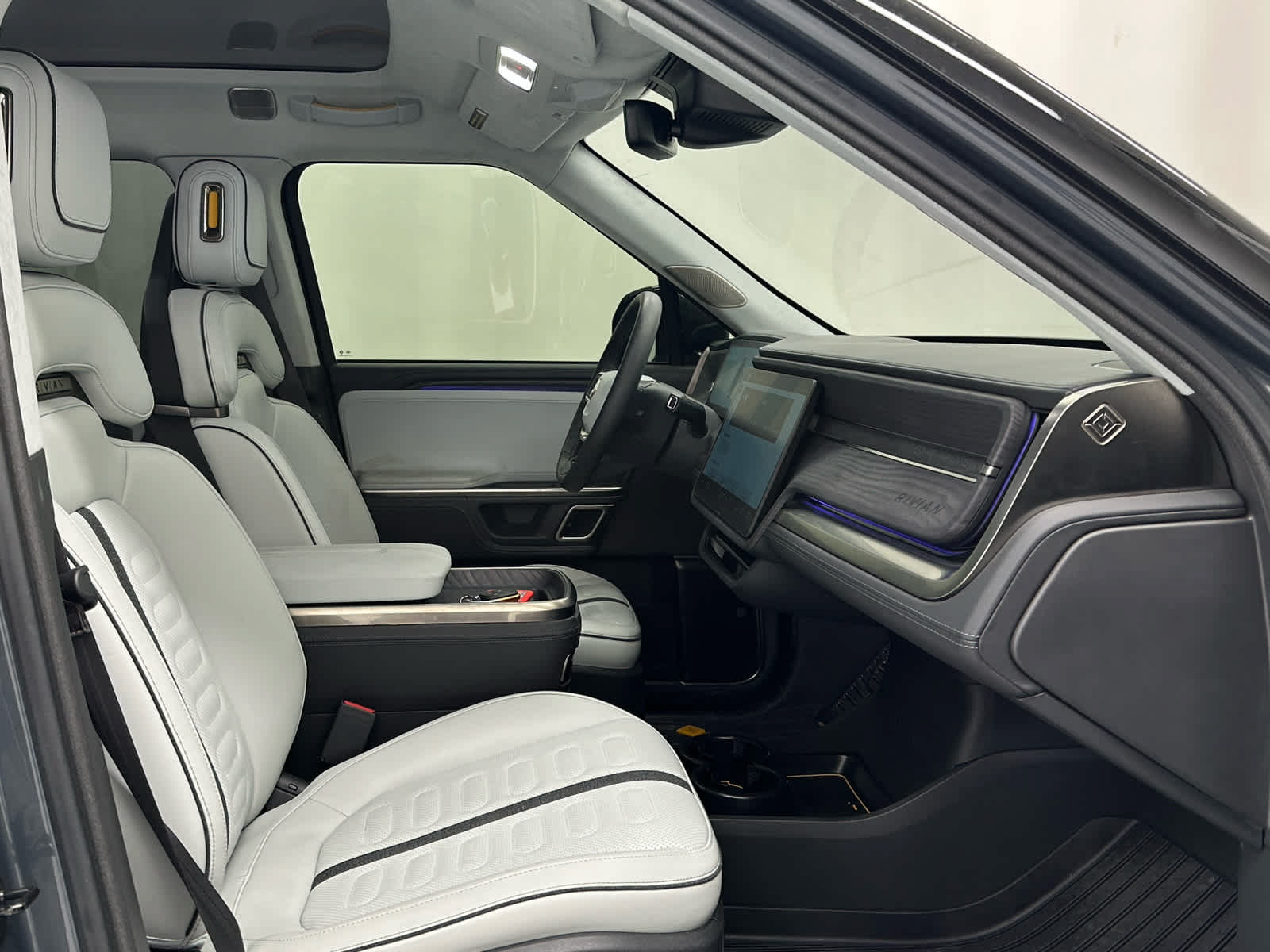 Used 2024 Rivian R1S Adventure Dual AWD/4WD image 18