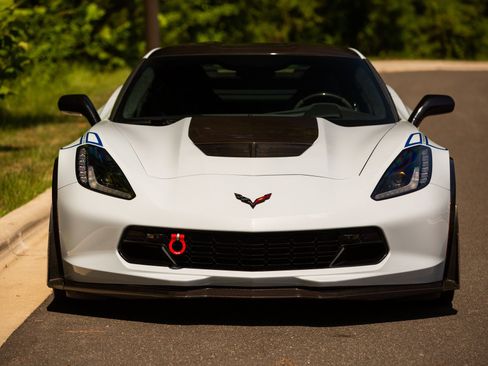 Used 2018 Chevrolet Corvette Z06 w/ Carbon 65 Edition RWD image 18