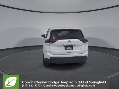 Used 2025 Nissan Rogue SV AWD/4WD image 12