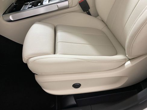 Used 2025 Mercedes-Benz GLB 250 4MATIC image 12