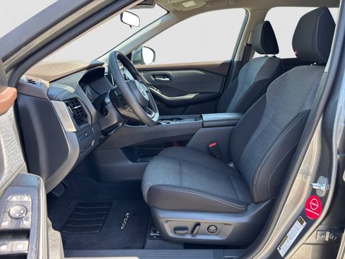 Certified 2023 Nissan Rogue SV image 16