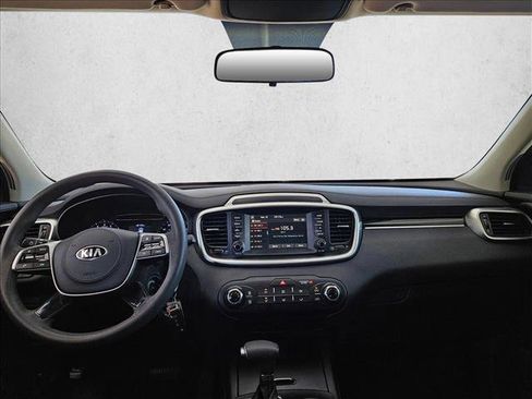 Used 2019 Kia Sorento LX image 19