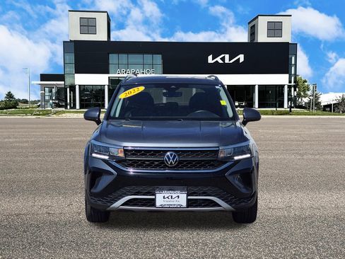 Used 2022 Volkswagen Taos SE AWD/4WD image 3