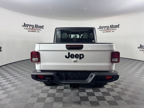 Used 2024 Jeep Gladiator Sport AWD/4WD image 11
