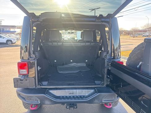 Used 2015 Jeep Wrangler Unlimited Rubicon image 23