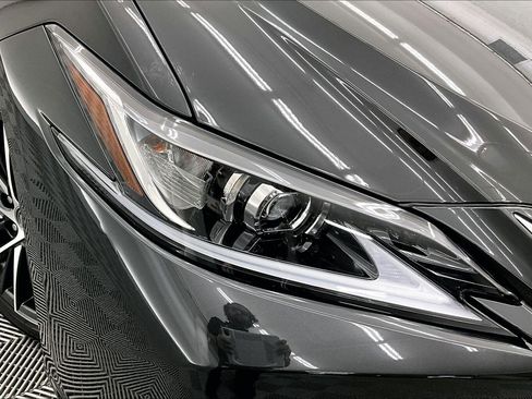 Used 2025 Lexus ES 300h w/ Premium Package image 25