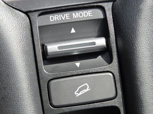 Certified 2025 Honda HR-V EX-L image 9