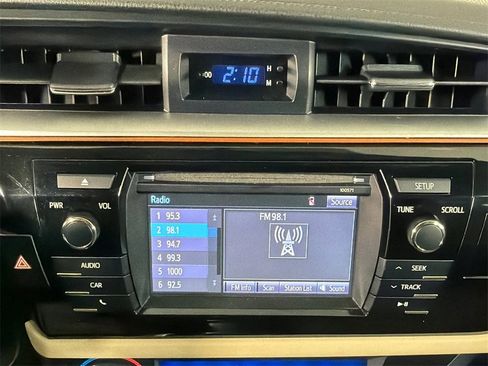 Used 2016 Toyota Corolla LE image 24