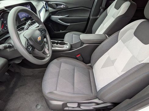 Used 2024 Chevrolet Trax LS w/ LS Convenience Package image 11