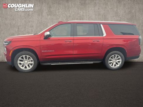 Used 2025 Chevrolet Suburban Premier image 2