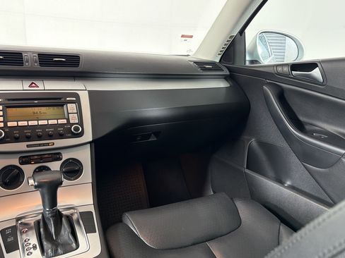 Used 2009 Volkswagen Passat Komfort FWD image 27