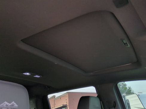 Used 2021 Chevrolet Silverado 1500 High Country w/ Technology Package AWD/4WD image 19