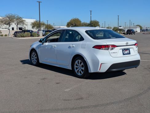 Used 2025 Toyota Corolla LE image 3
