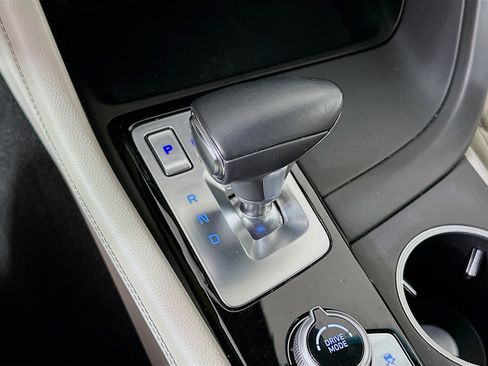 Used 2023 Genesis G70 2.0T image 25