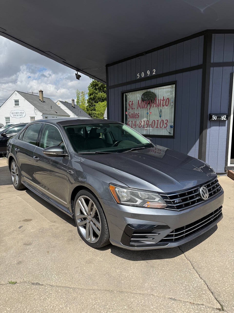 Used 2017 Volkswagen Passat 1.8T R-Line FWD image 1