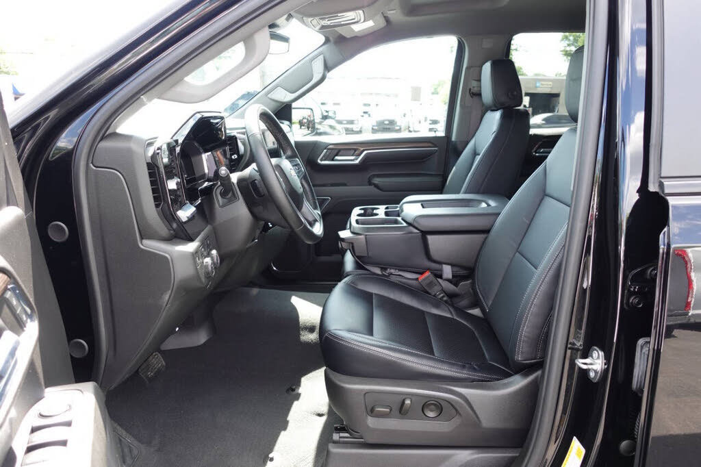 Used 2024 Chevrolet Silverado 1500 LT AWD/4WD image 18