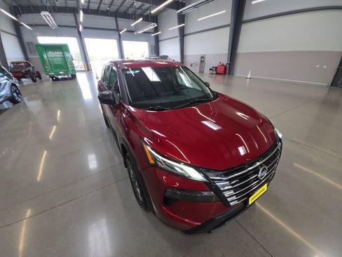 Used 2024 Nissan Rogue S AWD/4WD image 30