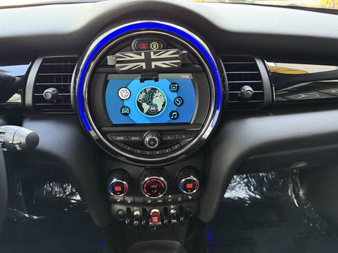 Used 2020 MINI Cooper 4-Door Hardtop w/ Premium Package image 24