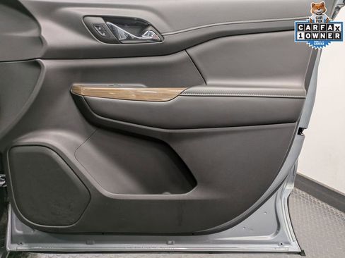 Used 2023 GMC Acadia SLE w/ Driver Convenience Package image 28