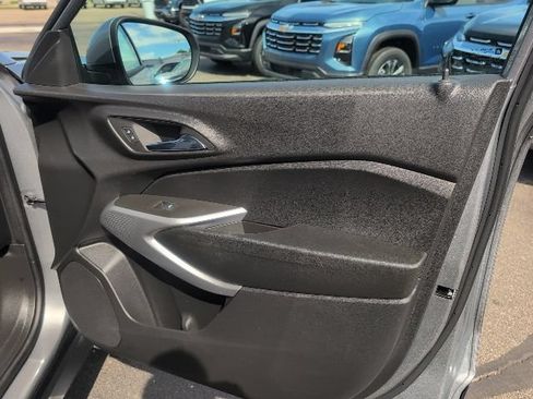 Used 2024 Chevrolet Trax LS w/ LS Convenience Package FWD image 41